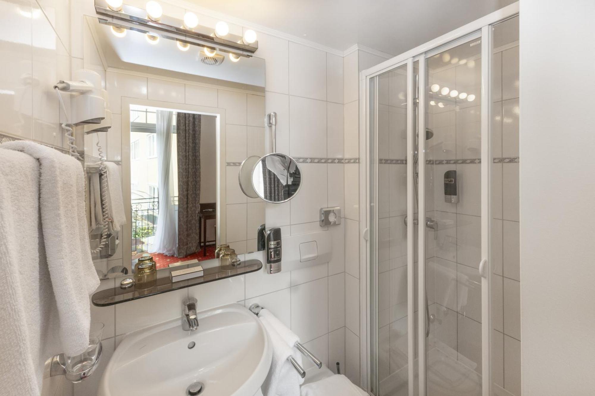 Hotel Viktoria Schoenbrunn Vienna Room photo