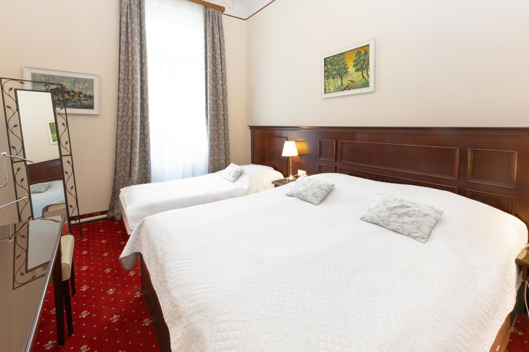 Hotel Viktoria Schoenbrunn Vienna Room photo