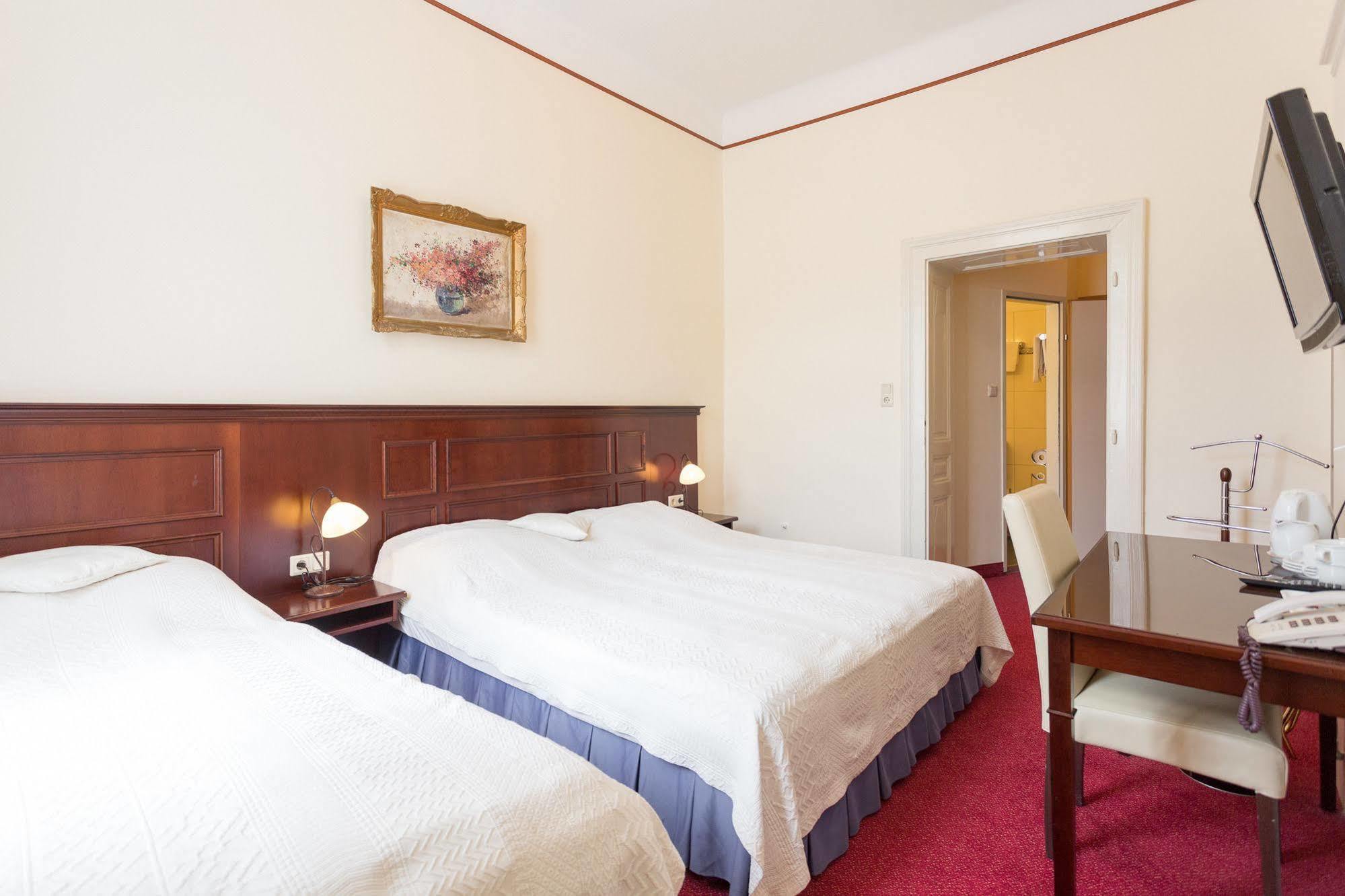 Hotel Viktoria Schoenbrunn Vienna Exterior photo